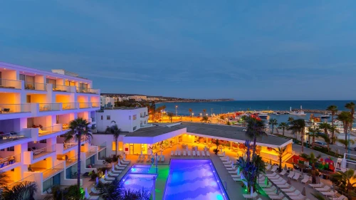 Limanaki Beach Hotel & Suites