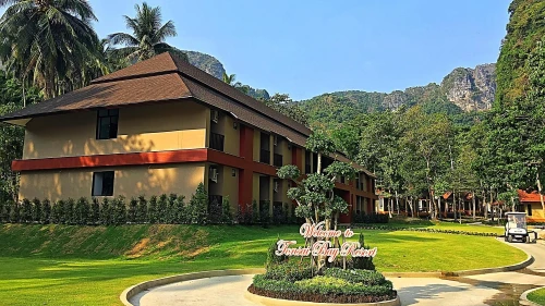 Tonsai Bay Resort