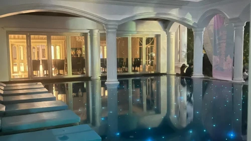 V20 Boutique Jacuzzi Hotel