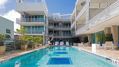 Boutique Suites 3 min walk to beach